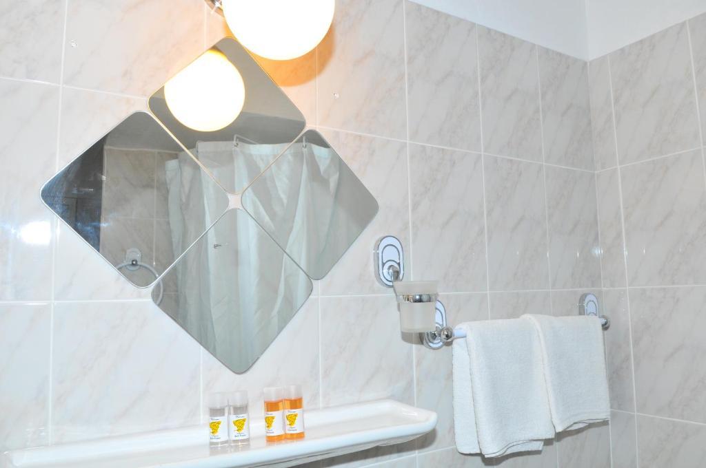 Agia Marina  Oasis Hotel Theodoros & Litsa Galaris מראה חיצוני תמונה