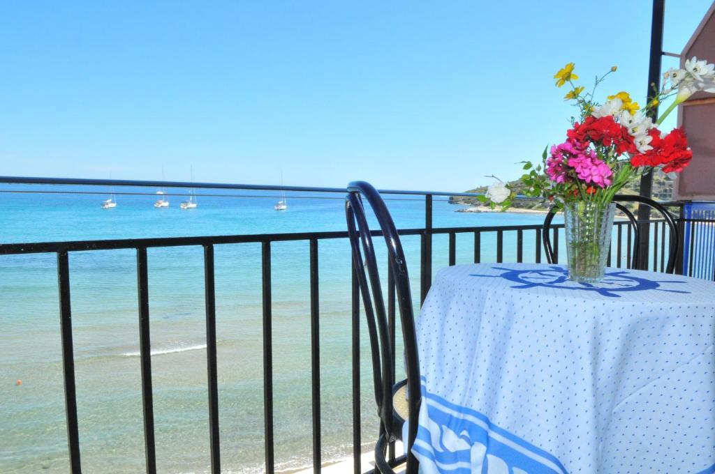 Agia Marina  Oasis Hotel Theodoros & Litsa Galaris מראה חיצוני תמונה